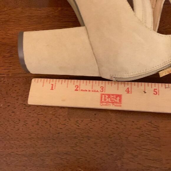 Unisa Cream Vintage Look Lace-Up Block Heels - Picture 4 of 11